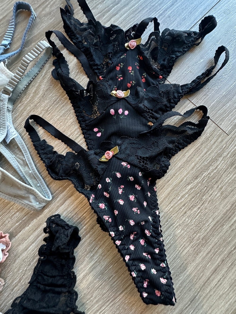 Thongs! - Picture 4 of 14